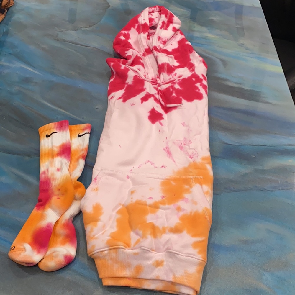 NWOT Men’s Custom Tie Dye H&M Hoodie - Picture 3 of 5